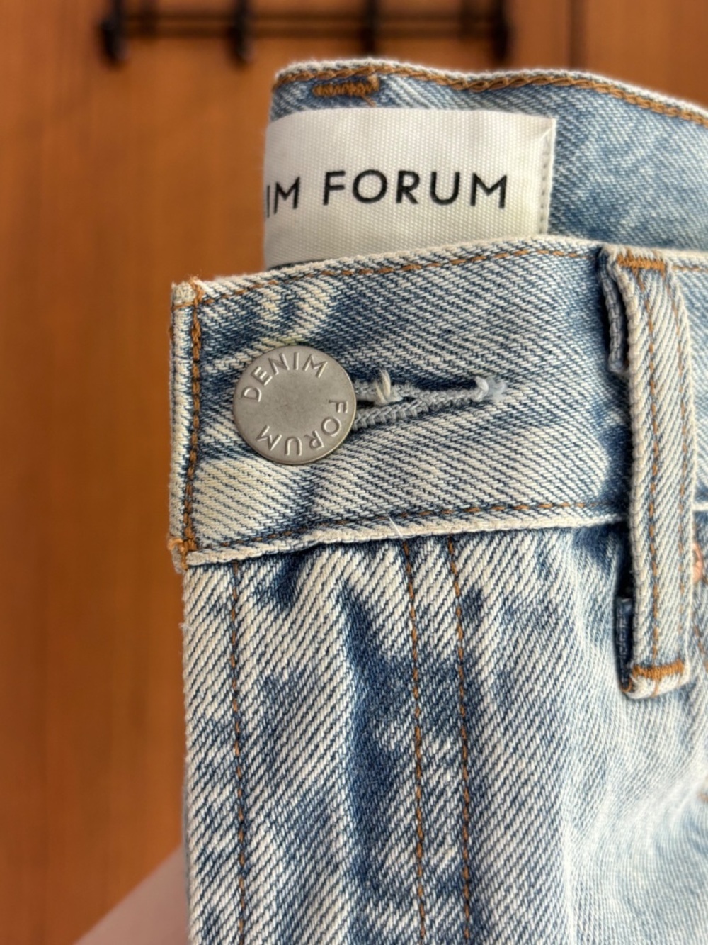 Aritzia Denim Forum The '90s Mid-Rise Cargo Mini Skirt Light Wash - Size 24 - Picture 15 of 16
